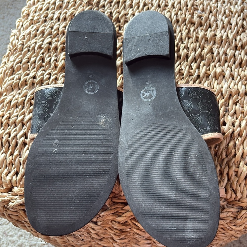 EUC. Michael Kors sandals. Size 10 - Picture 10 of 16